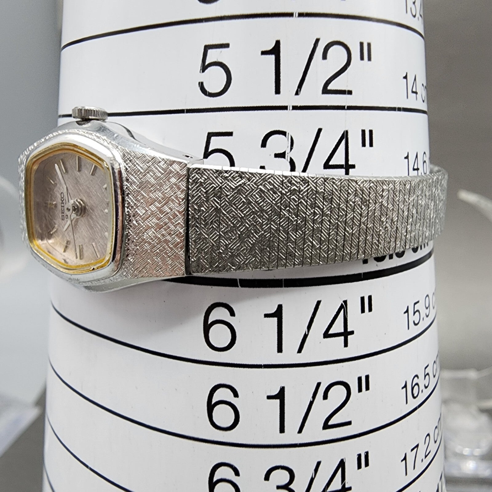 Seiko Watch Women 17mm Silver Dial Silver Tone Hexagon 4N015029 New Battery10