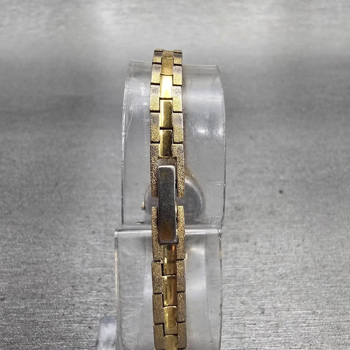 Citizen CQ Watch Women 16mm Champagne Dial Gold Tone Round 4-040929 New Battery7
