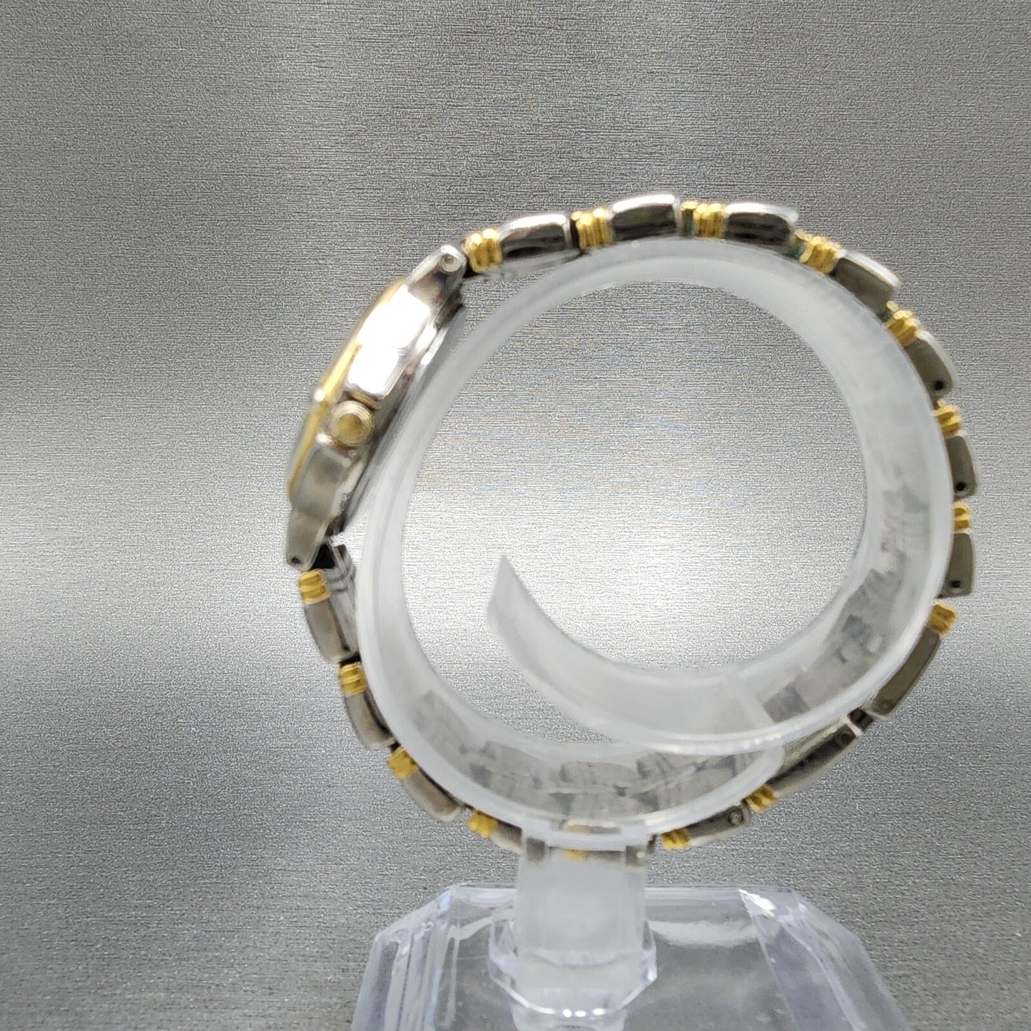 Bulova Watch Women 24mm MOP Dial Two Tone Round Bracelet 98L56 New Battery6