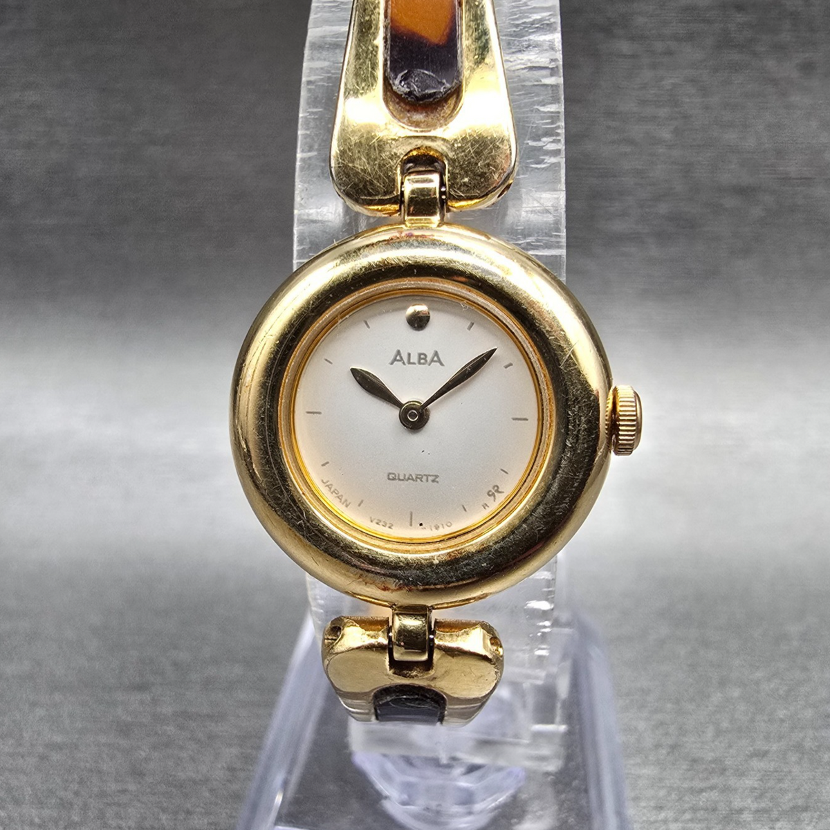 Seiko Alba Watch Women 19mm White Dial Gold Tone Round V232-0230 New Battery0