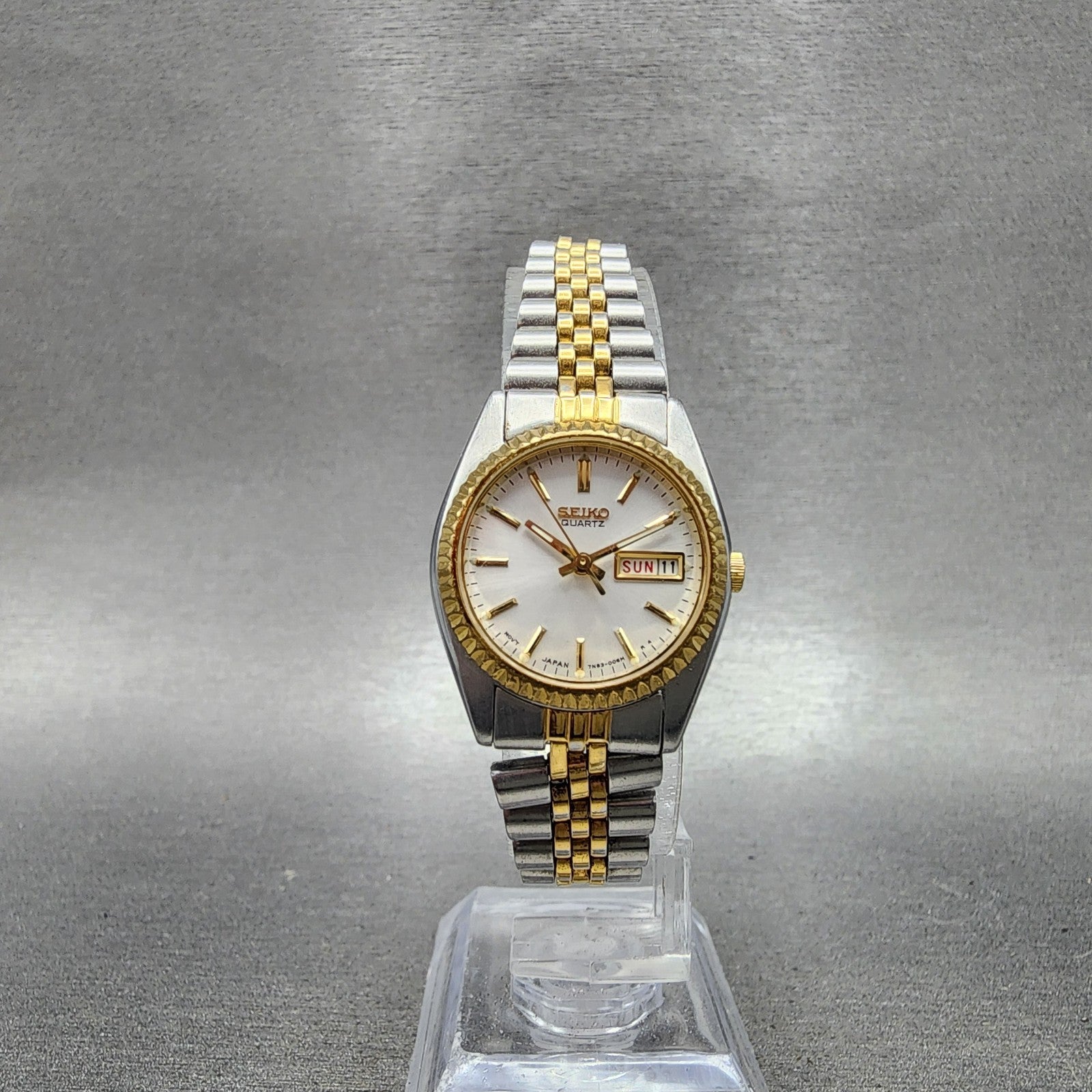 Seiko Watch Women 25mm White Dial Two Tone daydate Round 7n830041 New Batt B1235