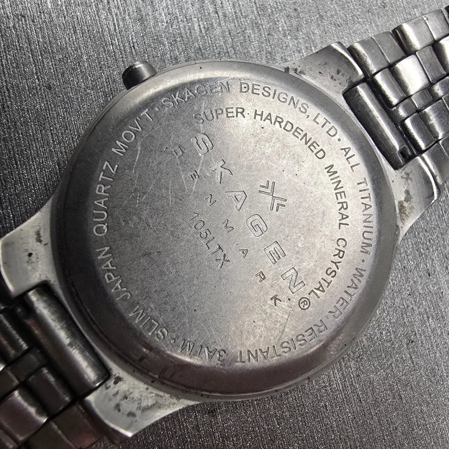 Skagen Denmark Watch Men 34mm Gray Dial Titanium Date Round 105XLT New Battery10