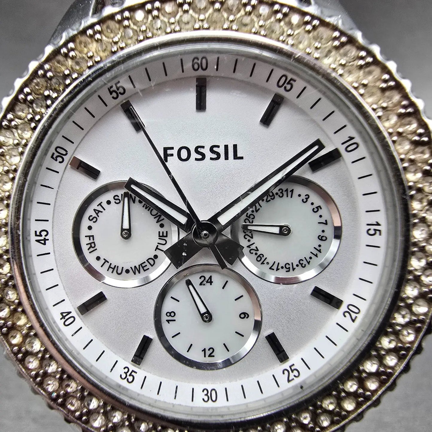 Fossil Watch Women 38mm Silver Dial Silver Tone Daydate ES-3001 New Battery1