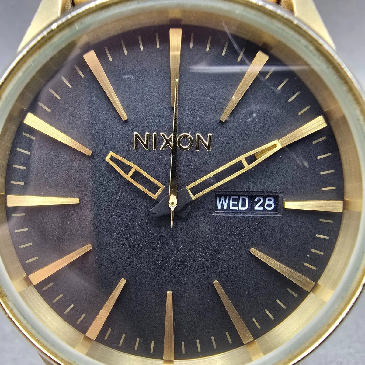 Nixon Sentry Watch Men 42mm Black Dial Gold Tone Daydate Round New Battery1