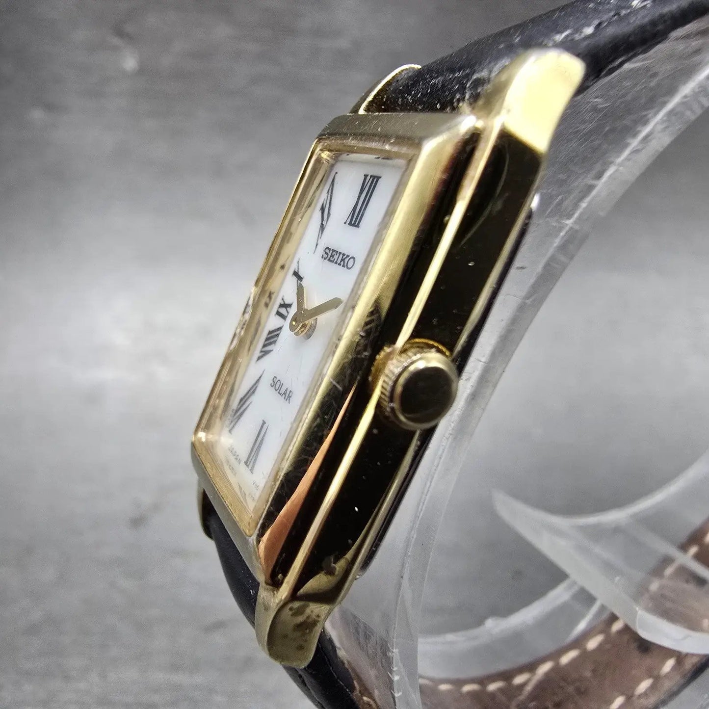 Seiko Solar Tank Watch Women 15mm White Dial Gold Tone Rectangle V116-0AA0 Works2