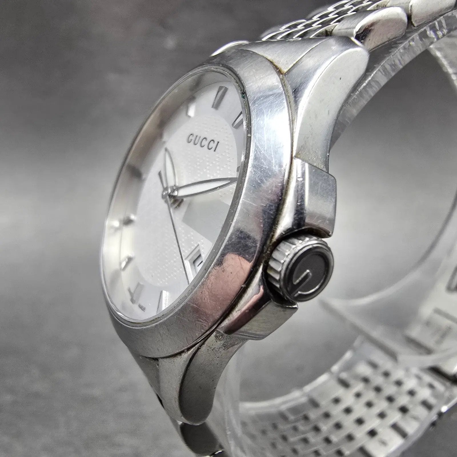 Gucci Watch Women Silver Dial Stainless Steel Date Round 126.5 New Battery2