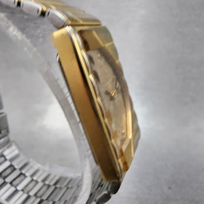 Seiko Half Moon Watch Women 17mm Champagne Dial Gold Tone 2p205j99 New Battery3