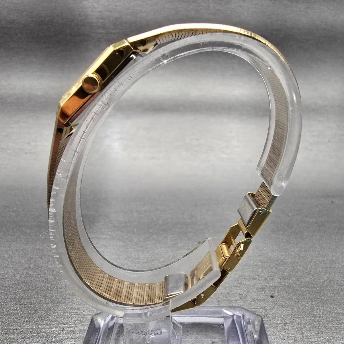 Seiko Watch Women 12mm Gold Dial Gold Tone Rectangle 2E20-6259 New Battery VTG6