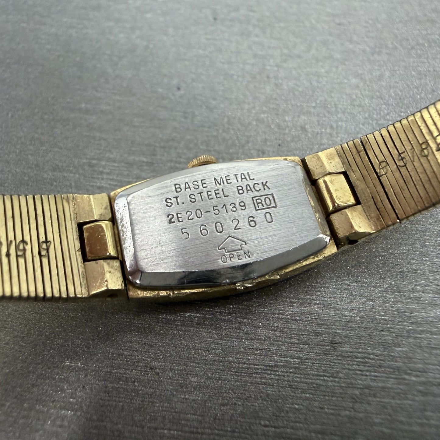 Seiko Tank Watch Women 13mm Champagne Dial Gold Tone 2e20-5139 New Battery9