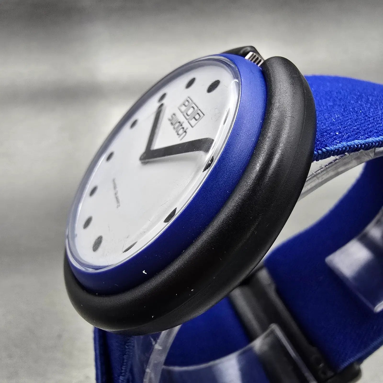 Pop Swatch BLUE RIBBON Watch Unisex White Dial Blue Case Round BS001 New Battery2