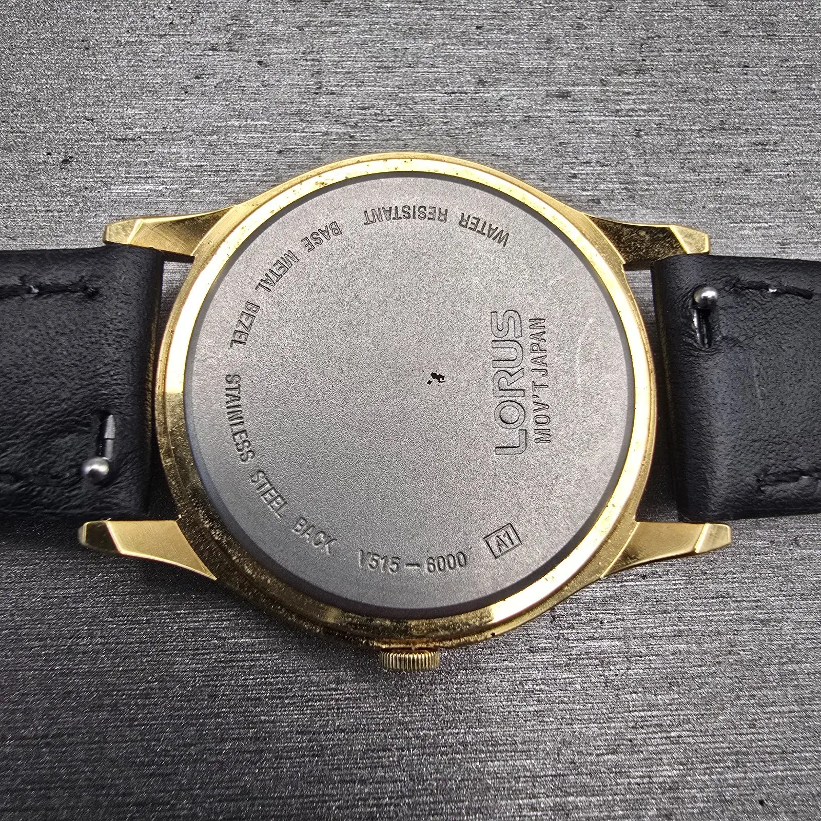 Lorus Mickey Mouse Watch Men 31mm White Dial Gold Tone Round V515-8000 New Batt10