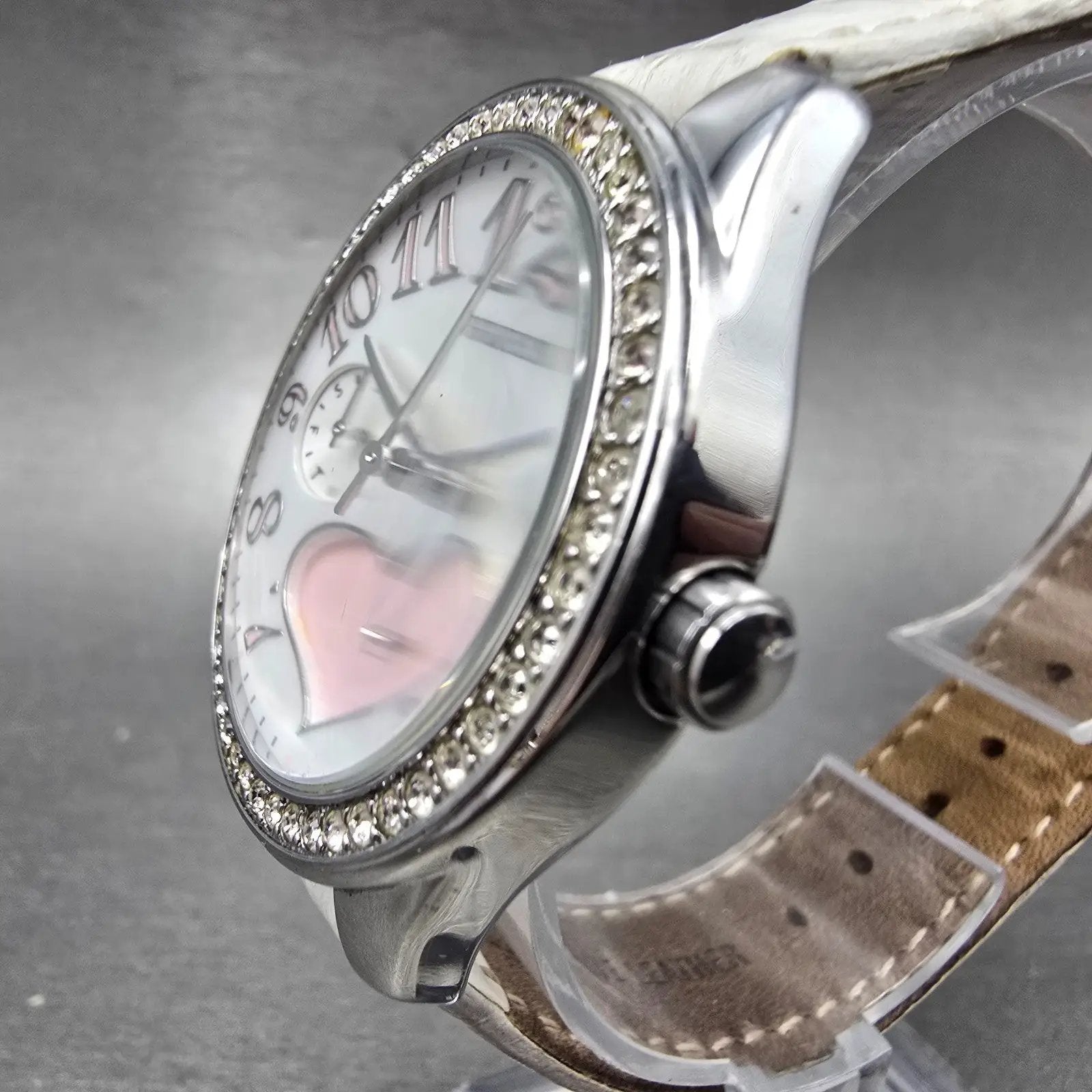 Guess Watch Women 36mm White Dial Silver Tone Daydate Round G86021L New Battery2