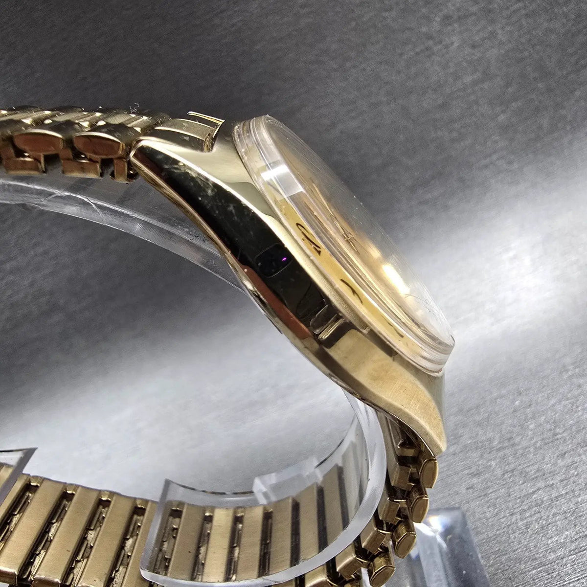 Citizen CQ Watch Men 35mm Gold Dial Gold Tone Daydate 1100-S63812 New Battery JL3