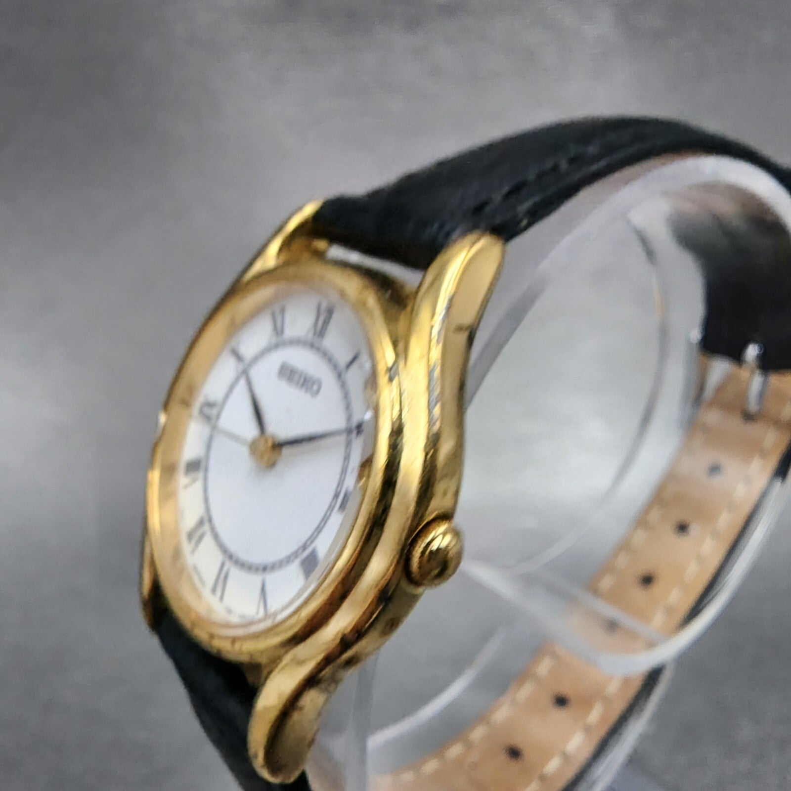 Seiko Watch Women 24mm White Dial Gold Tone Round 1N010K00 New Battery1