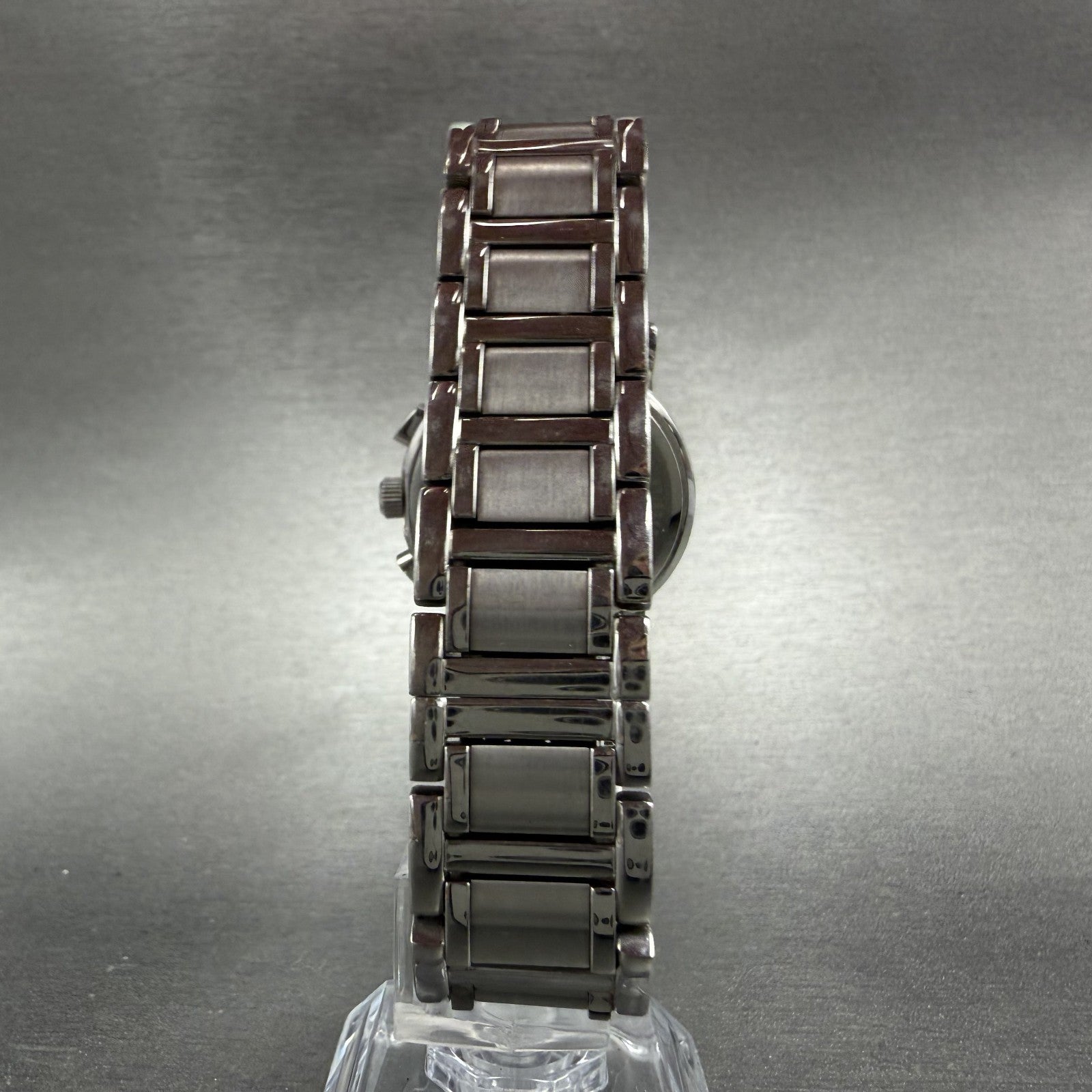 Bulova Chronograph Watch Women 30mm White Dial Silver Tone Date 96R19 New BattAB7