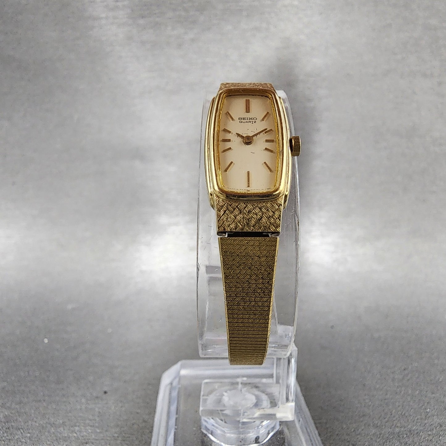Seiko Tank Watch Women 13mm White Dial Gold Tone Rectangle 2e205010 New Battery5