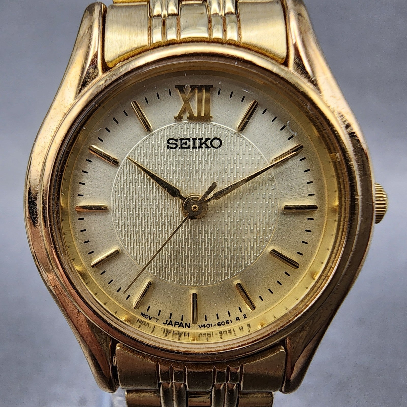 Seiko watch Women 24mm Champagne Dial Gold Tone Round V4011600 New Battery1