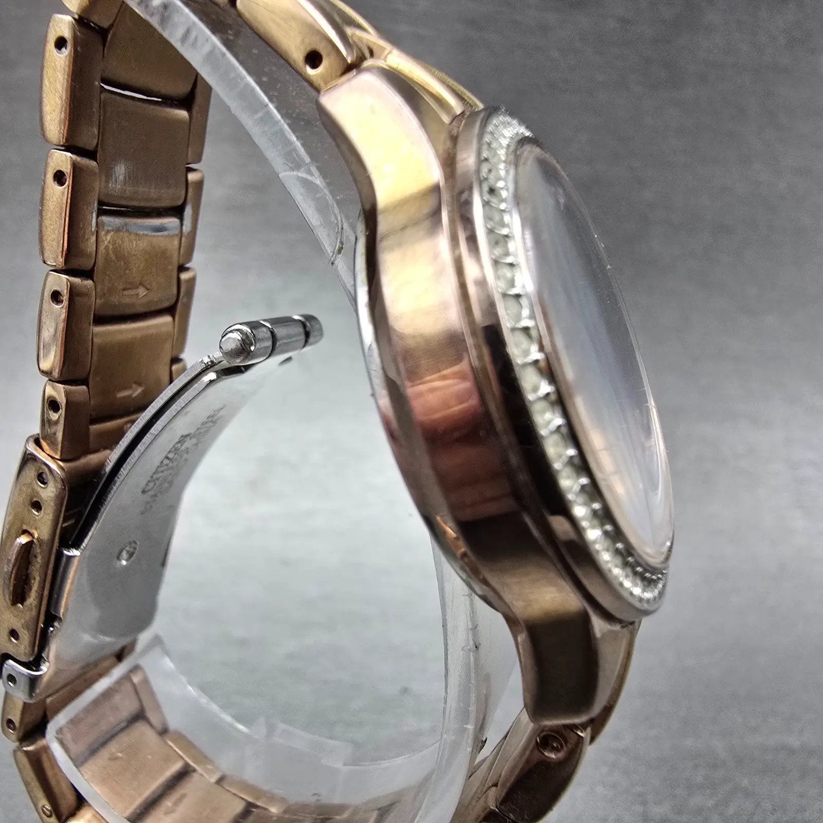 Citizen Eco-Drive Watch Women 30mm Silver Dial Rose Gold Tone Date Round Runs3