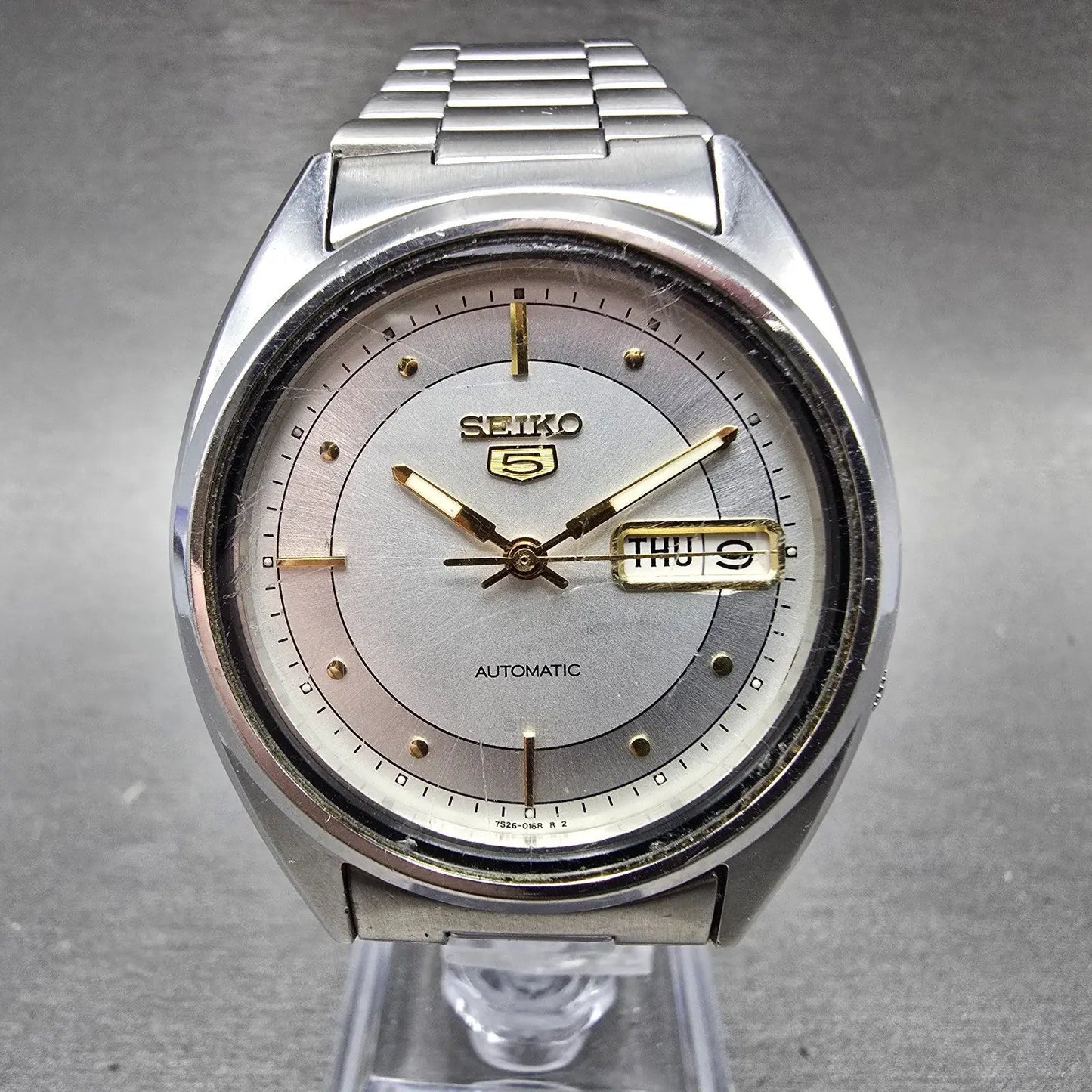 Seiko 5 Automatic Watch Men 37mm Silver Dial Silver Tone Daydate 7S26-3040 Runs0