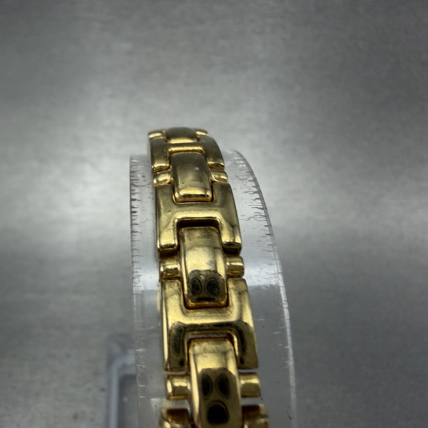 Seiko Watch Women 17mm Champagne Dial Gold Tone Oval 1N01-0CS0 New Battery4