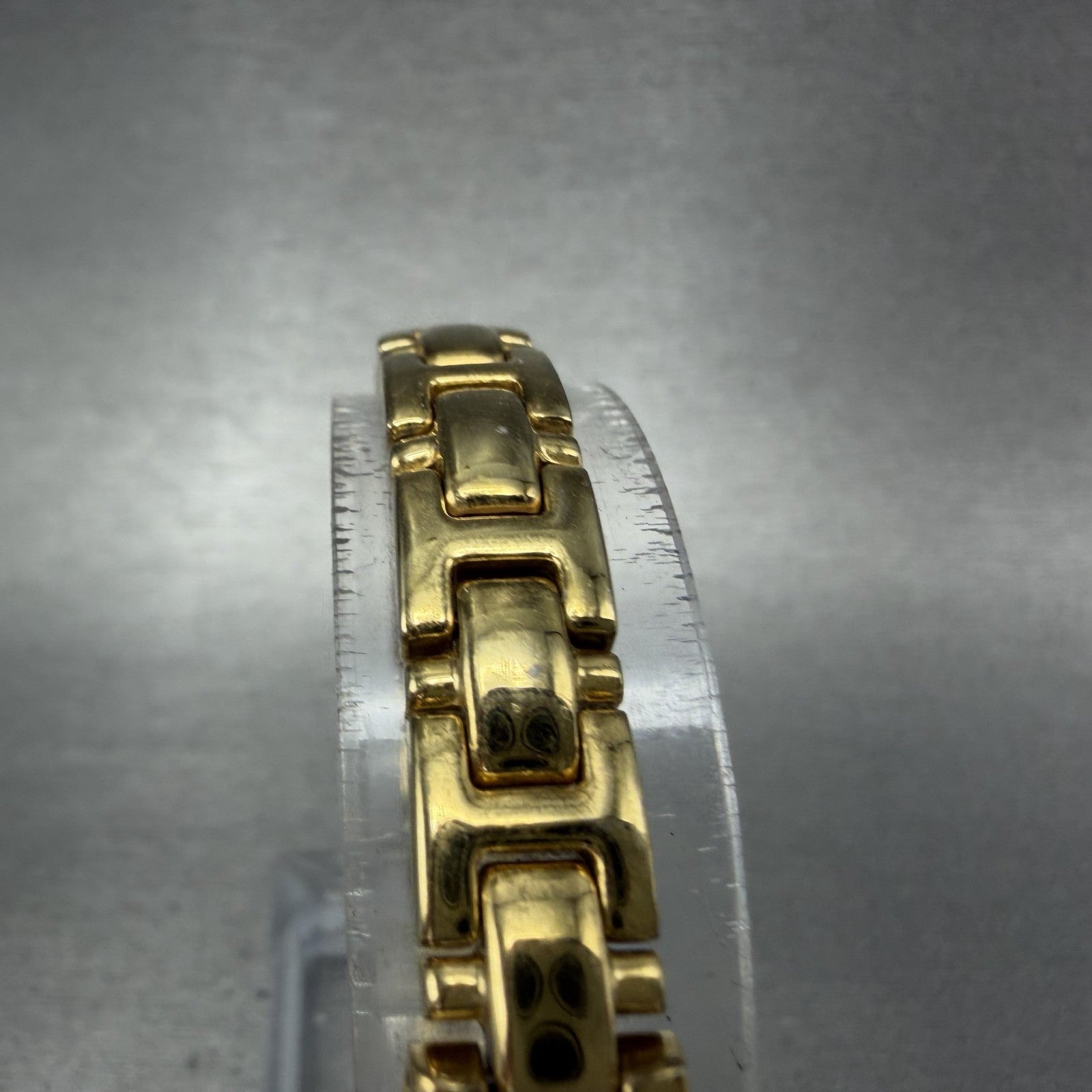 Seiko Watch Women 17mm Champagne Dial Gold Tone Oval 1N01-0CS0 New Battery4
