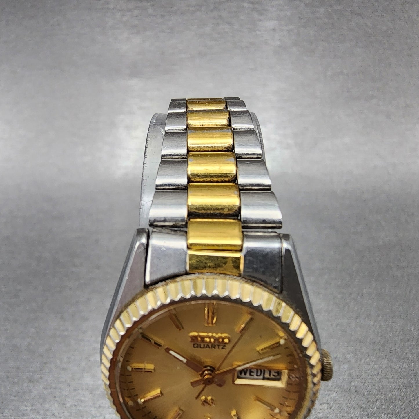 VTG Seiko SQ Watch Women 24mm Gold Dial Two Tone Daydate Round 3E230A60 New Bat4