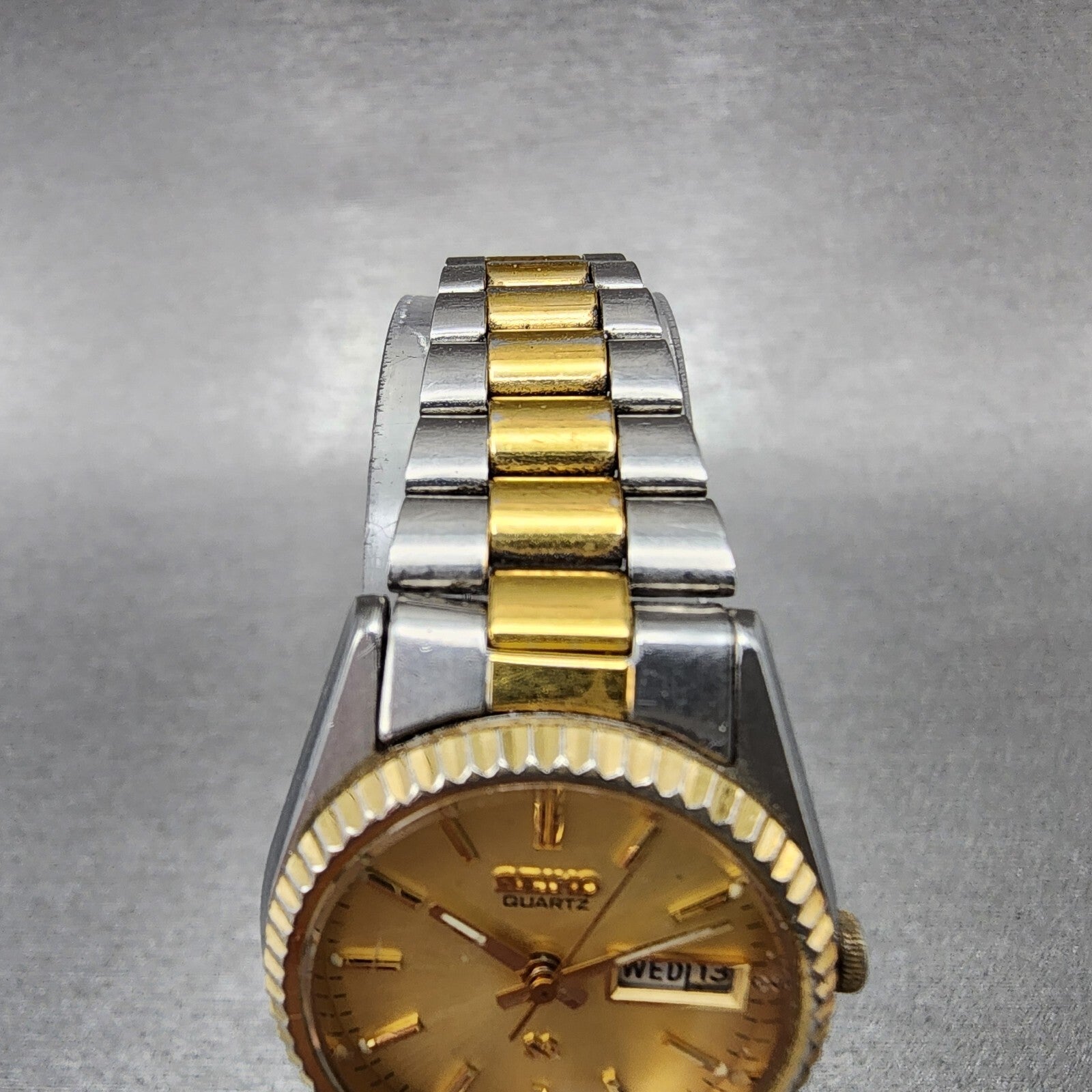 VTG Seiko SQ Watch Women 24mm Gold Dial Two Tone Daydate Round 3E230A60 New Bat4