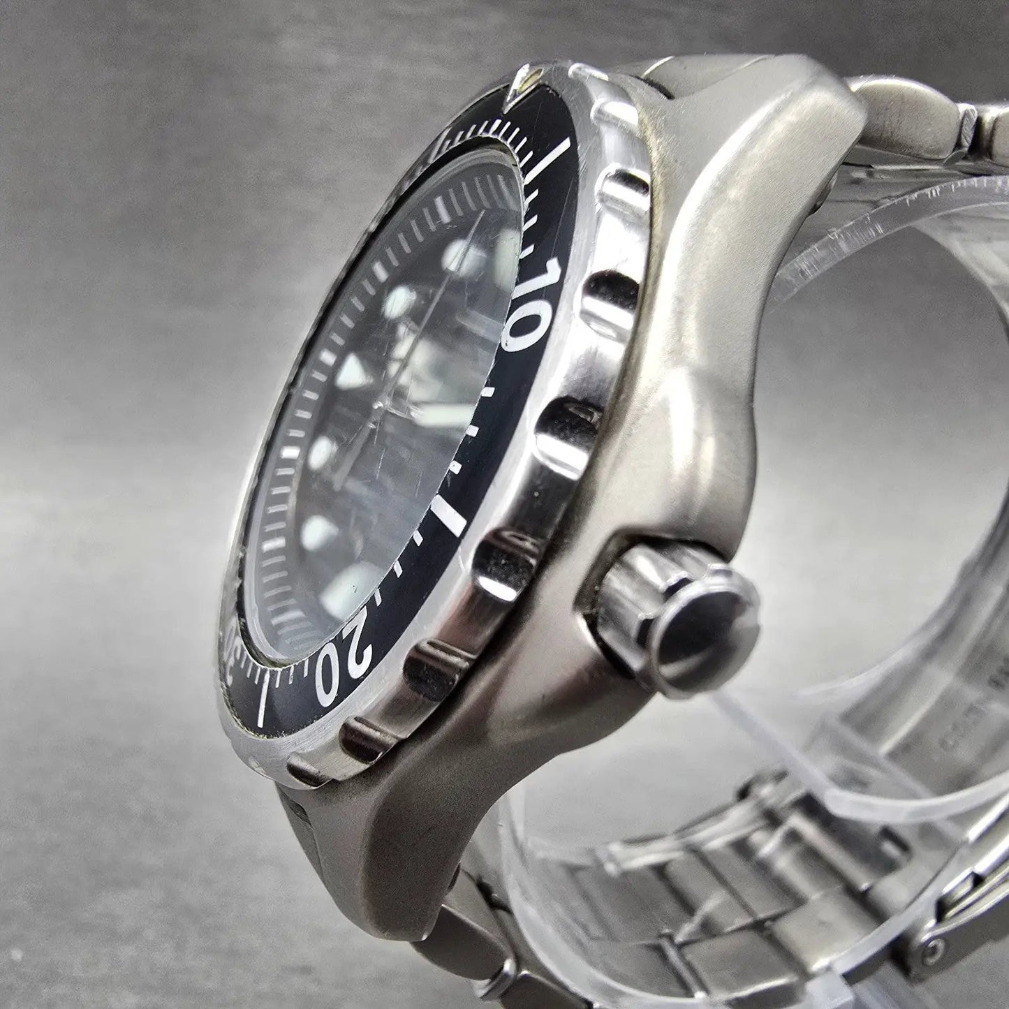 Citizen Eco-Drive Dive Watch Men 40mm Black Dial Titanium Date 7877-H04163 works2