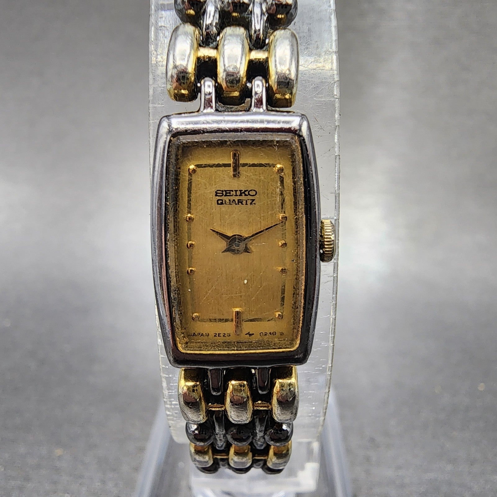 Seiko Tank Watch Women 12mm Champagne Dial Two Tone 2e205770 New Battery0