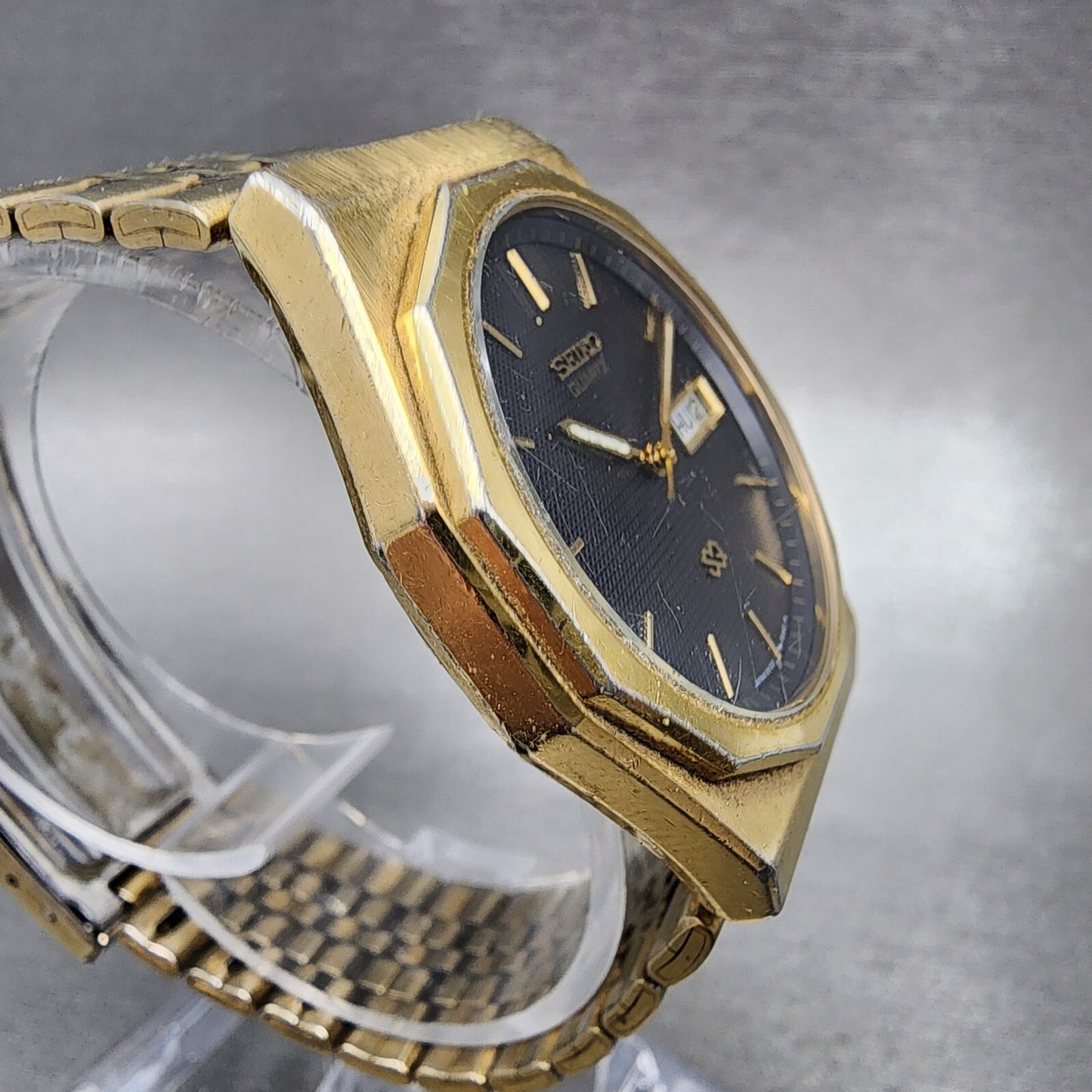 Seiko SQ Watch Men 33mm Blue Dial Gold Tone Daydate Round 5Y23-6A39 New Batery