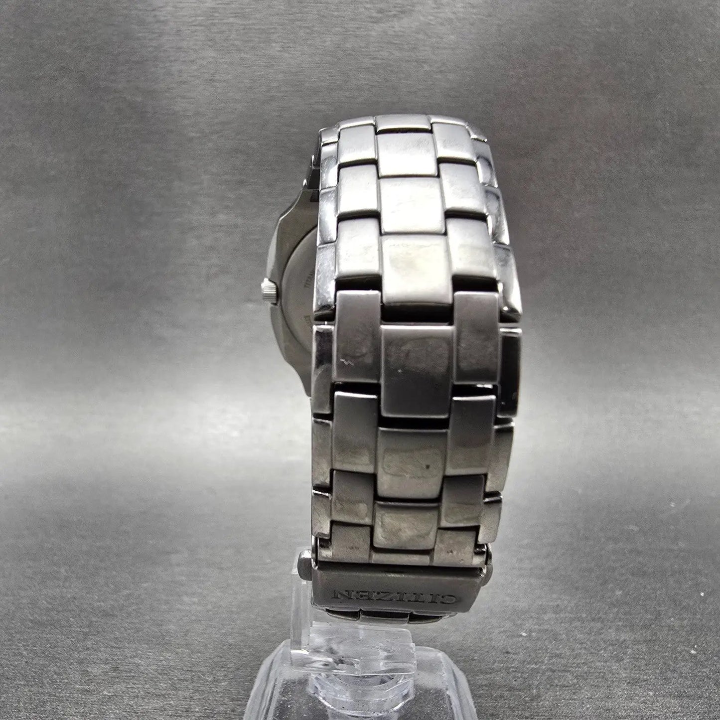 Citizen Eco-Drive Watch Men 38mm Black Dial Titanium Date E111-S049610 Runs GVHM7