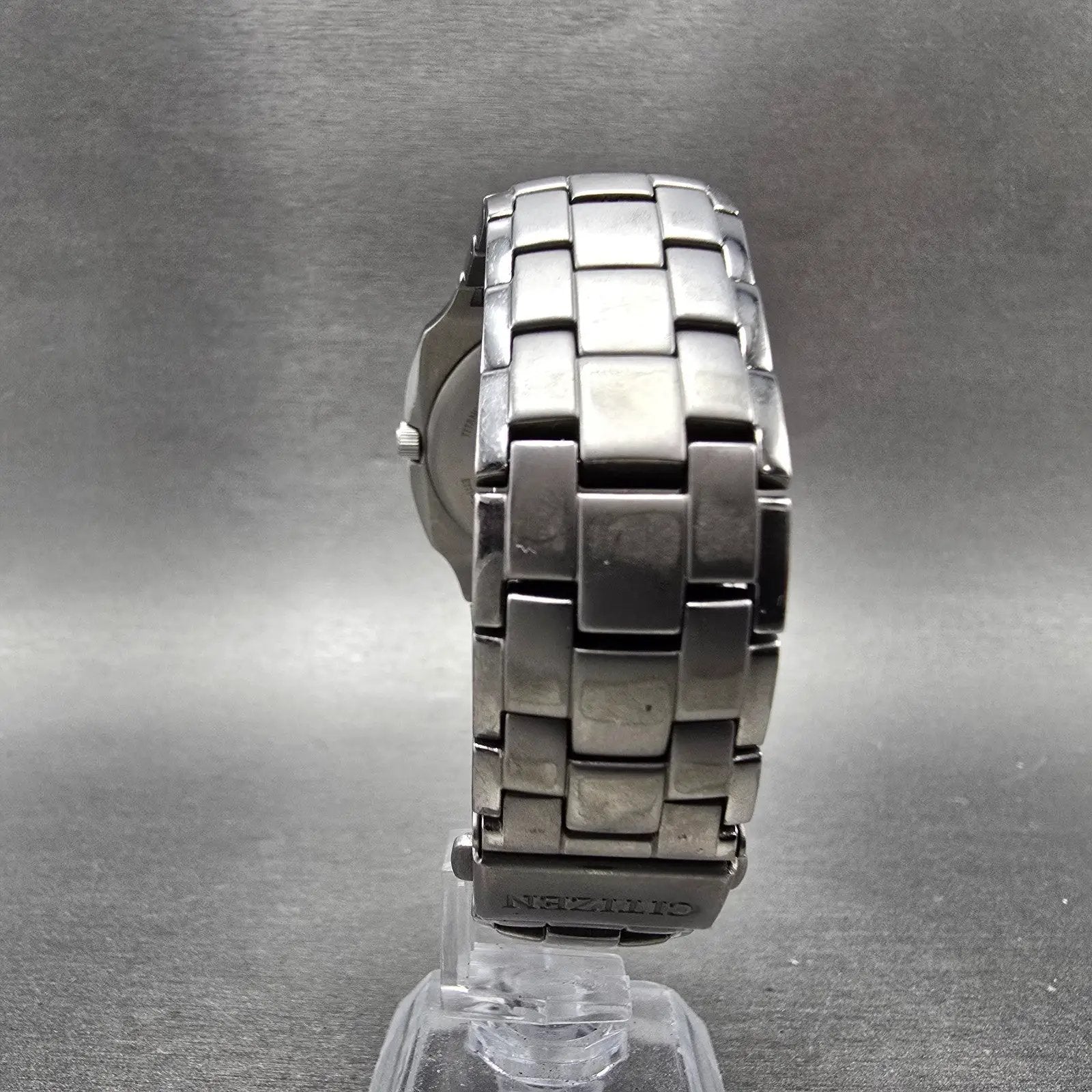 Citizen Eco-Drive Watch Men 38mm Black Dial Titanium Date E111-S049610 Runs GVHM7