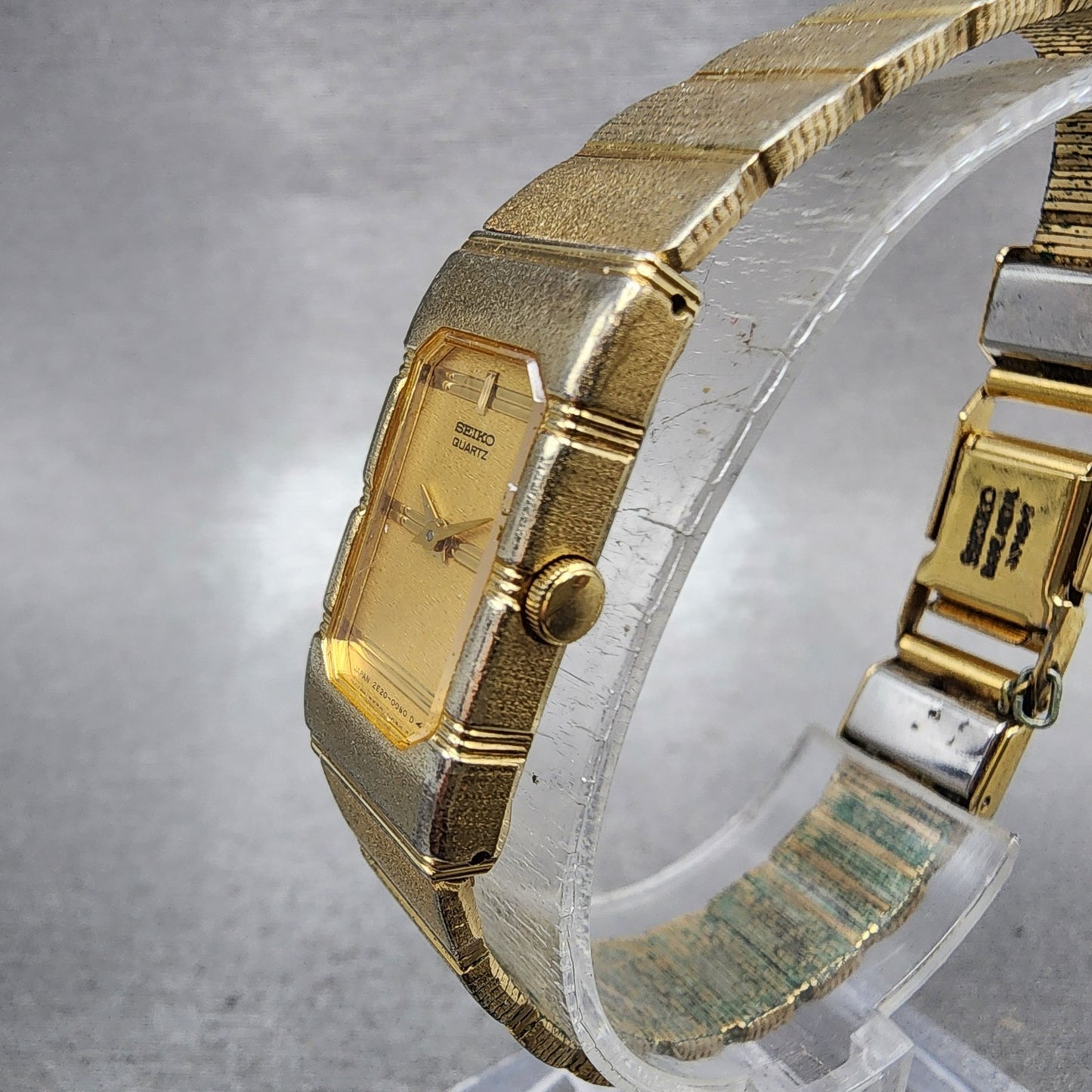 Seiko Tank Watch Women 13mm Champagne Dial Gold Tone 2e205030 New Battery2