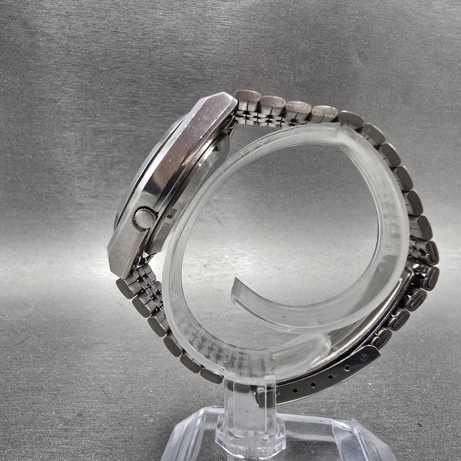 Seiko 5 Automatic Watch Men 38mm Silver Dial Silver Tone Daydate 7009-876A PARTS6