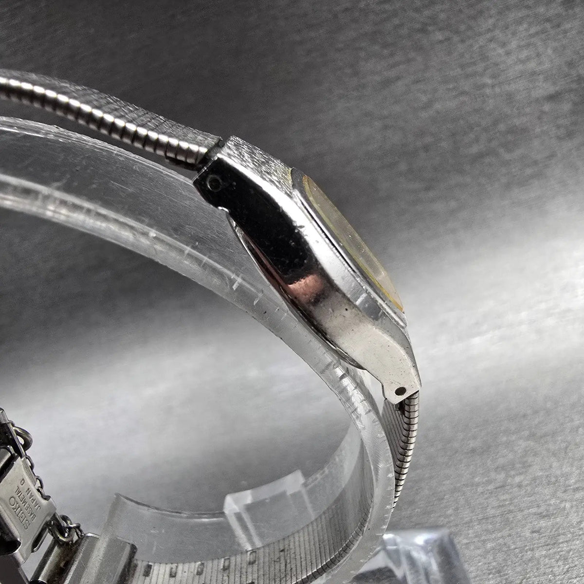 Seiko Watch Women 17mm Silver Dial Silver Tone Oval 2B31-5039 New Battery JP4573