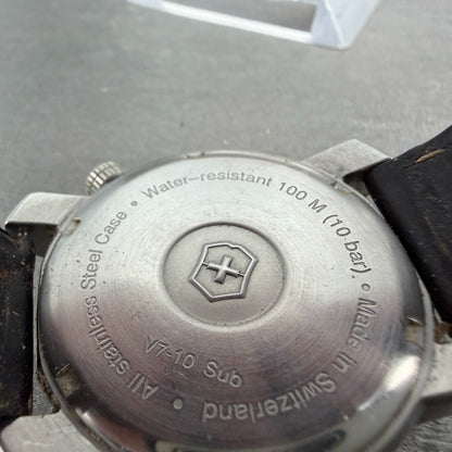 Victorinox Swiss Army V7-10 Sub Watch Men 39mm Red Dial Steel Date Round Newbatt9