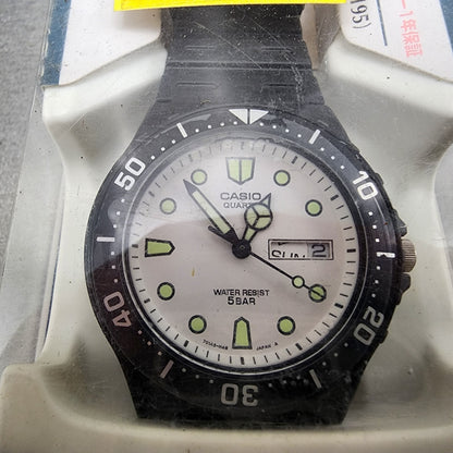 Casio MRW81 Dive Watch Men 36mm White Dial Black Tone Round New Battery NOS1