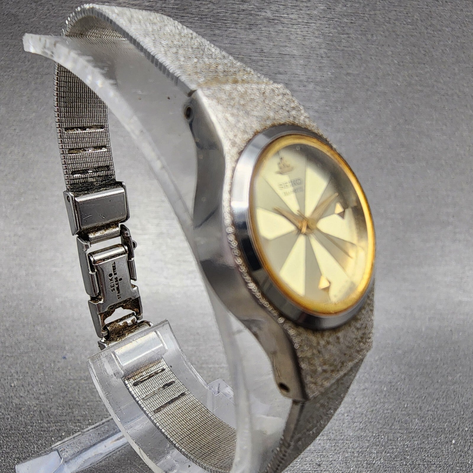 Seiko Watch Women 20mm Champagne Dial Silver Tone Round 8Y210010  New Battery5