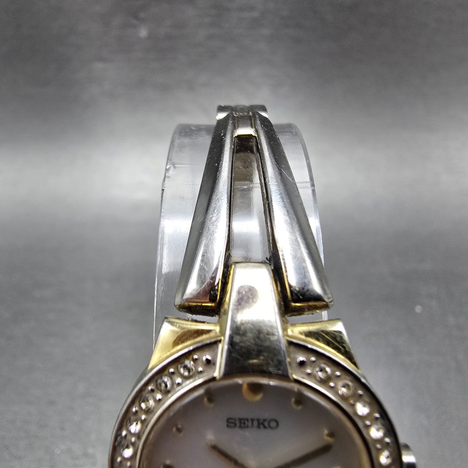Seiko Solar Watch Women 22mm MOP Dial Gold Tone Round V115-0AW0 Runs Crystals NK4