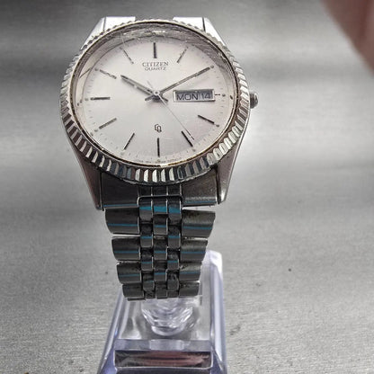 Citizen CQ Watch Men 35mm Silver Dial Silver Tone Daydate 1102-R12527 New Batt5