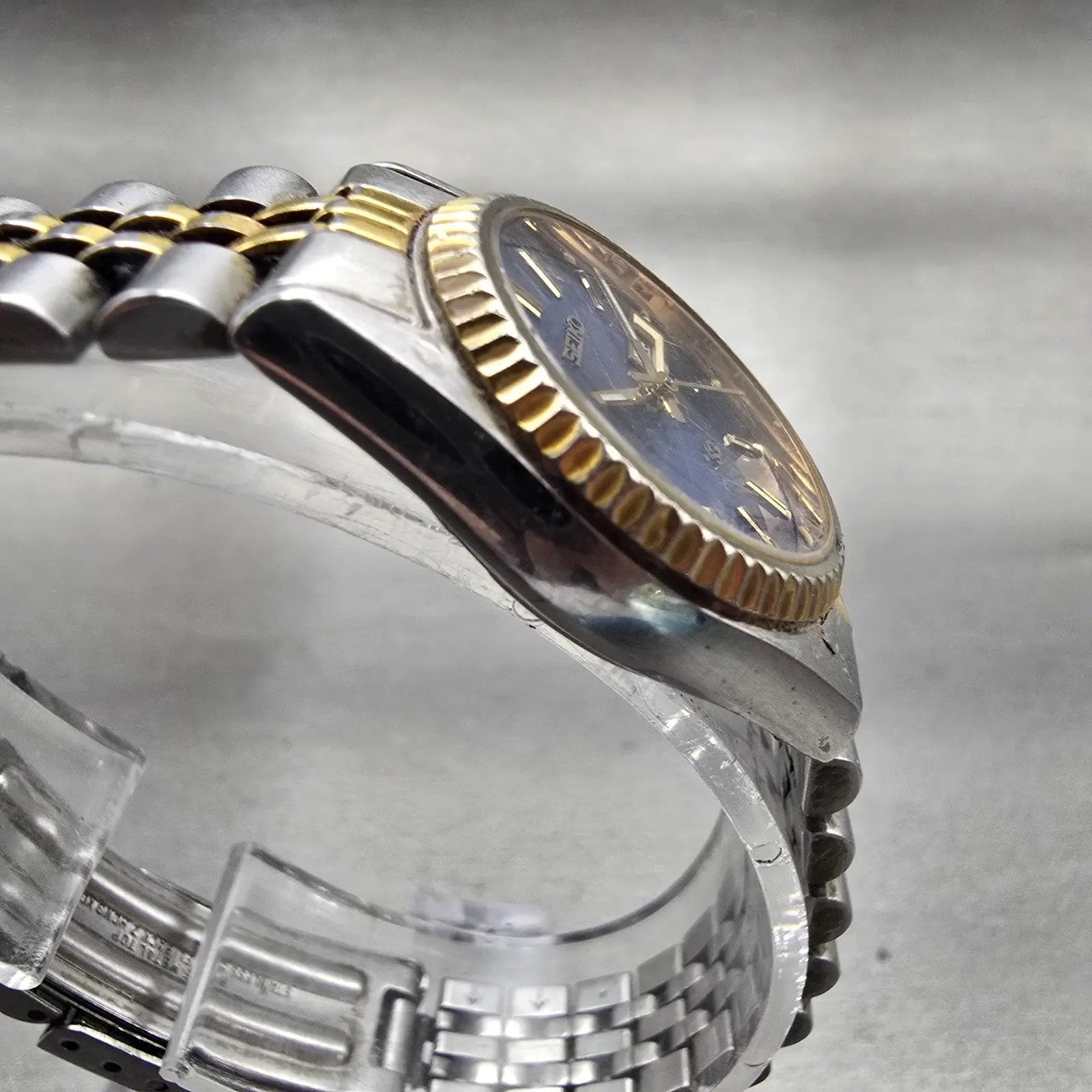 Seiko SQ Watch Women 24mm Blue Dial Two Tone Daydate 3Y03-0169 New Battery3