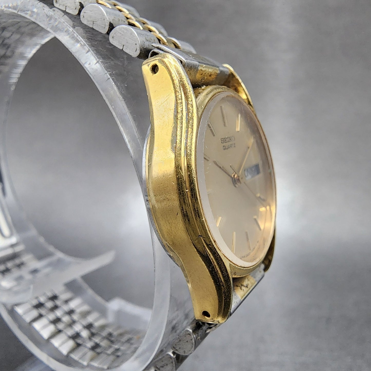 Seiko Watch Women 22mm Champagne Dial Gold Tone Daydate 2a230139 New Battery3