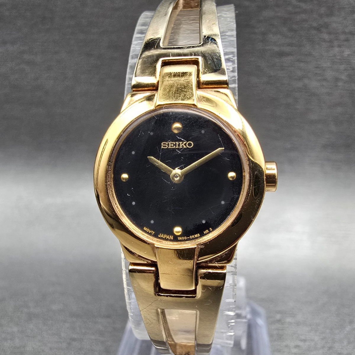 Seiko Watch Women 20mm Black Dial Gold Round Bangle 1N00-0GM0 New Battery0