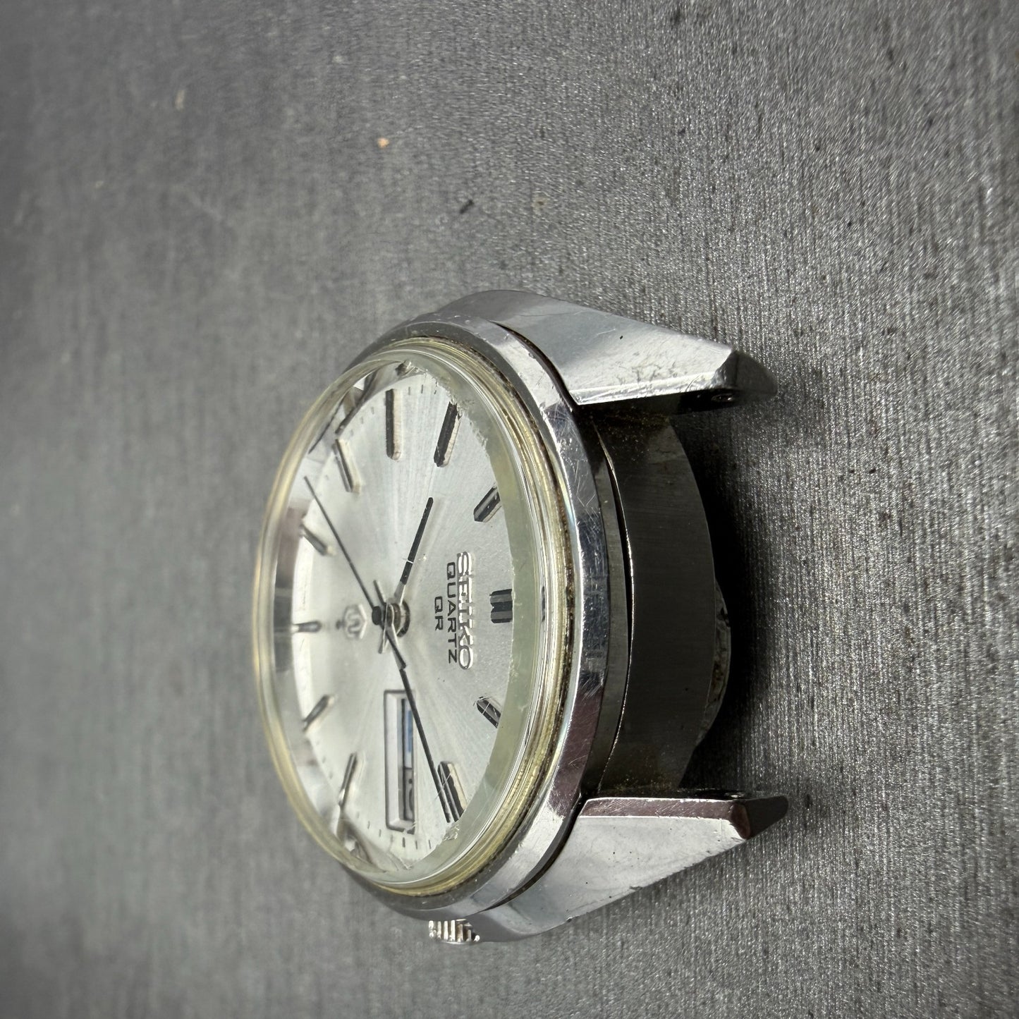 Seiko QR Watch Men 37mm Silver Dial Silver Tone Daydate Round 3863-7001 PARTS FG5