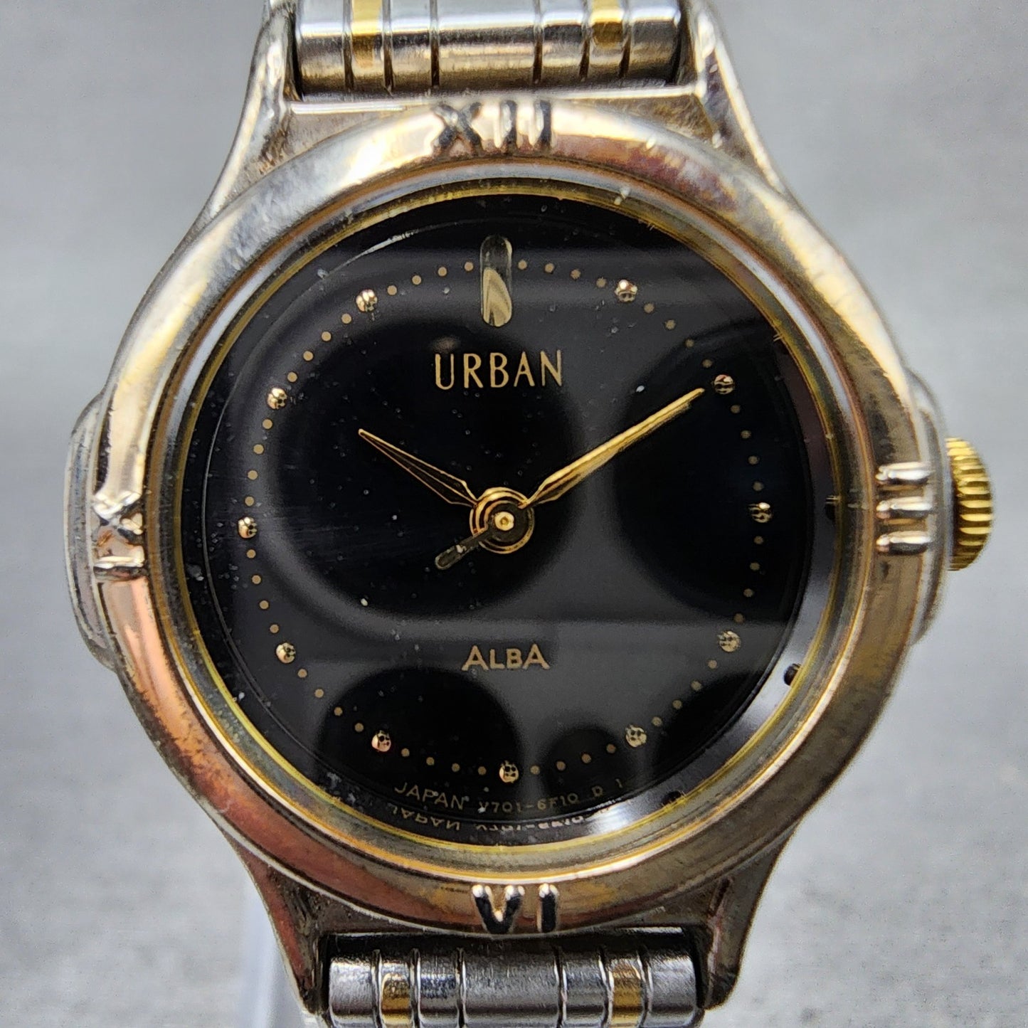 Seiko ALBA Urban Watch Women 25mm Black Dial Two Tone Round V7016C30 New Batt1