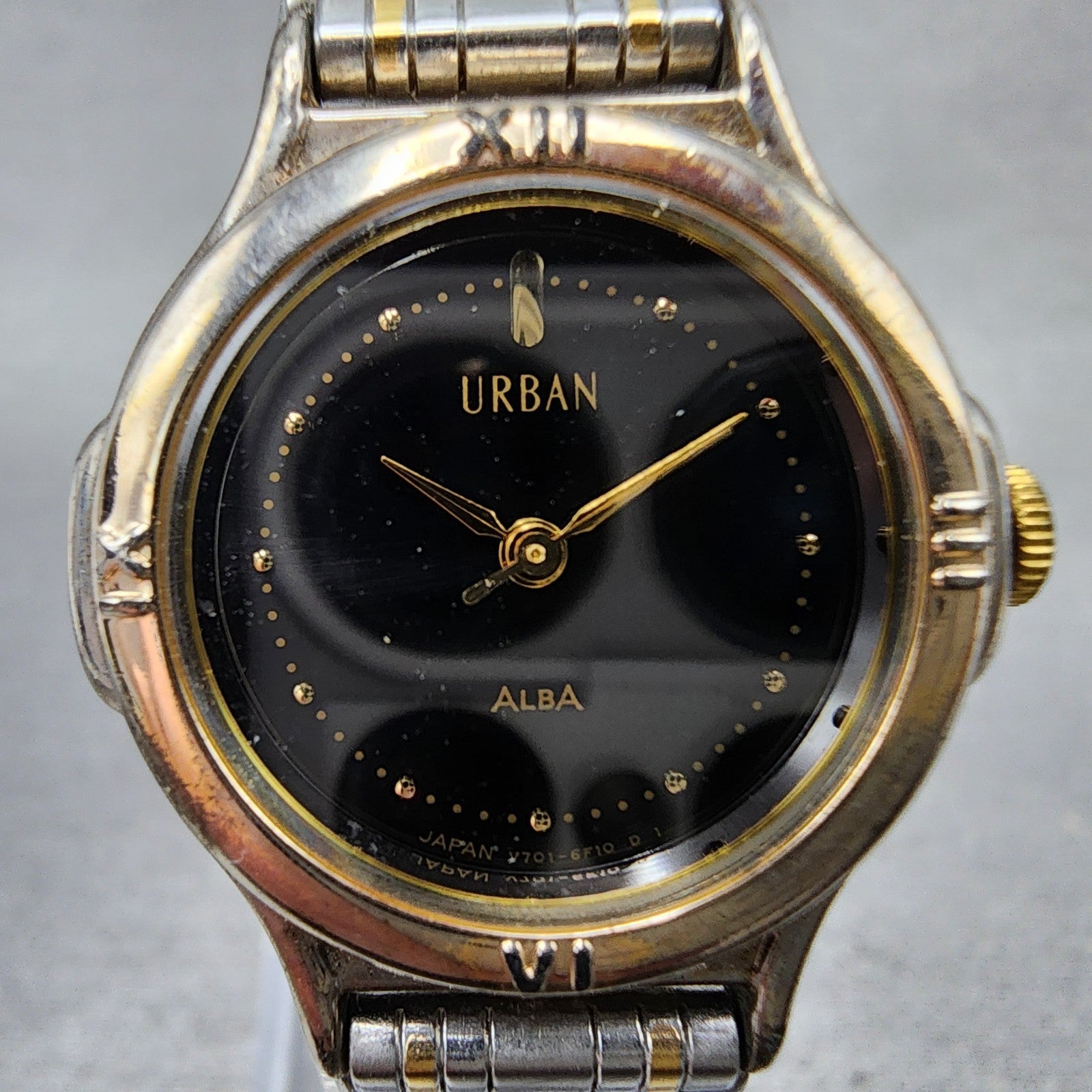 Seiko ALBA Urban Watch Women 25mm Black Dial Two Tone Round V7016C30 New Batt1