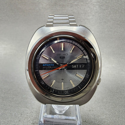 Seiko 5 Sports Watch Men 41mm Silver Dial Silver Tone Daydate Automatci Runs
