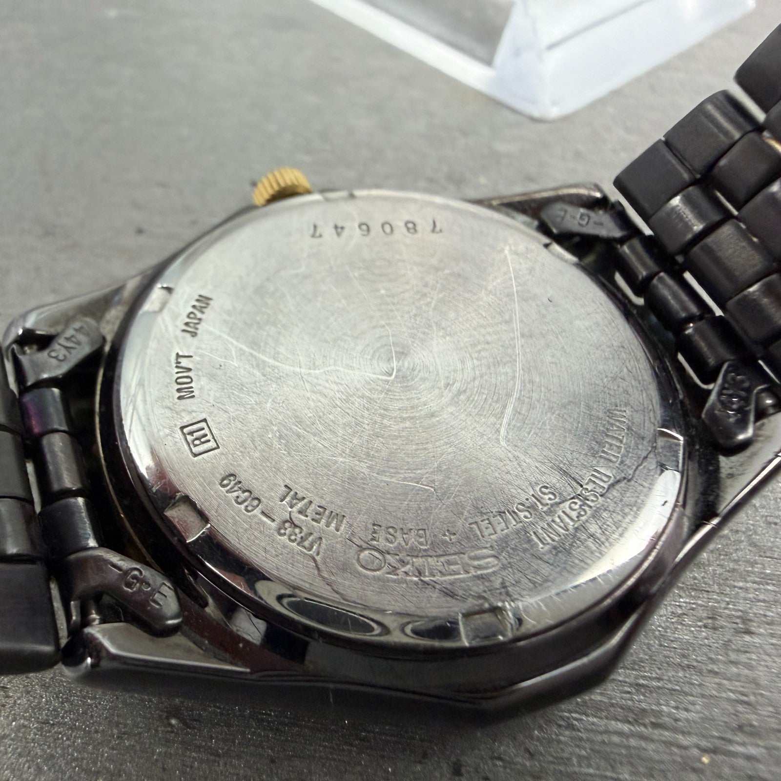 Seiko Watch Men 35mm Black Dial Black & Gold Tone Daydate V733-6C49 New Battery29
