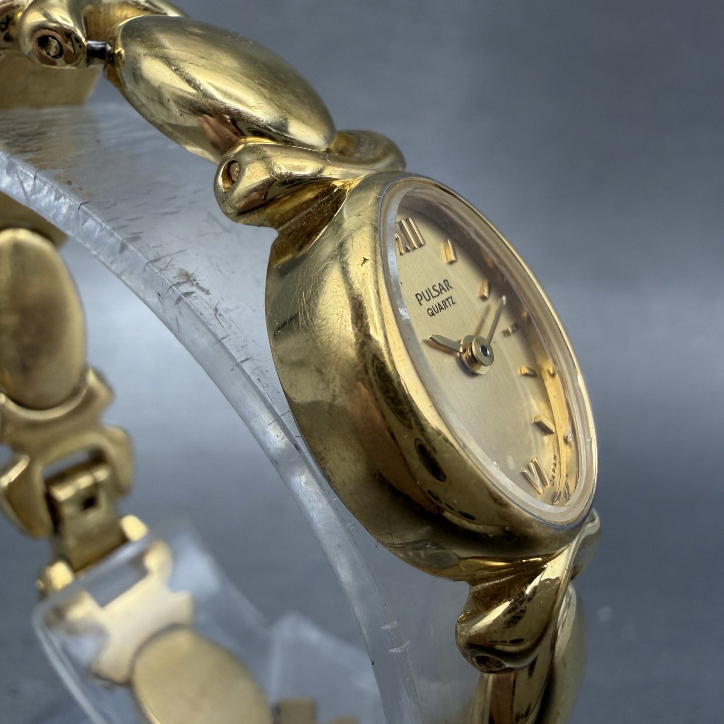 Seiko Pulsar Watch Women 16mm Champagne Dial Gold Tone V810X004 New Battery3