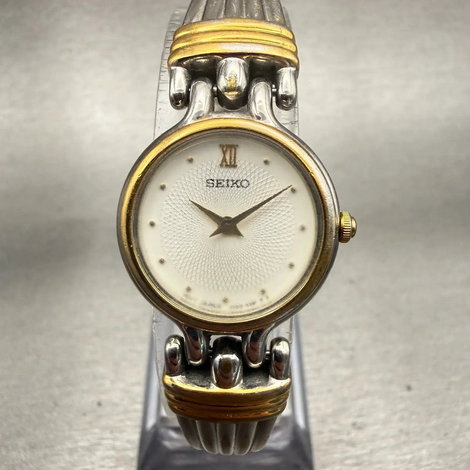 Seiko Watch Women 20mm White Dial Two Tone Round V400-1229 New Battery Vintage0